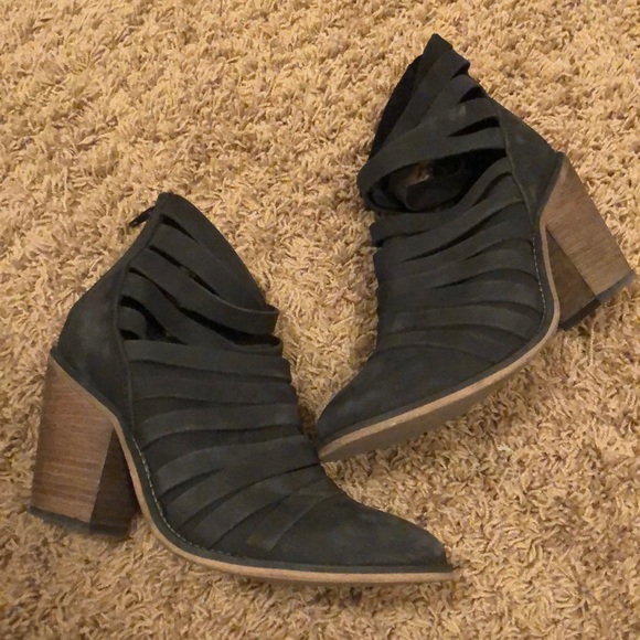 ❗️FINAL SALE❗️Free People “Hybrid” Suede Heels - Picture 7 of 8